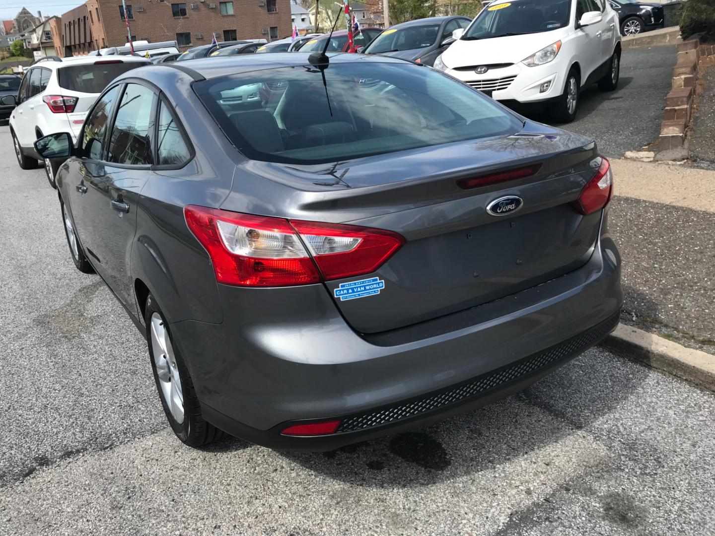 2014 Gray /Gray Ford Focus (1FADP3F23EL) with an 2.0 engine, Automatic transmission, located at 577 Chester Pike, Prospect Park, PA, 19076, (610) 237-1015, 39.886154, -75.302338 - Photo#5